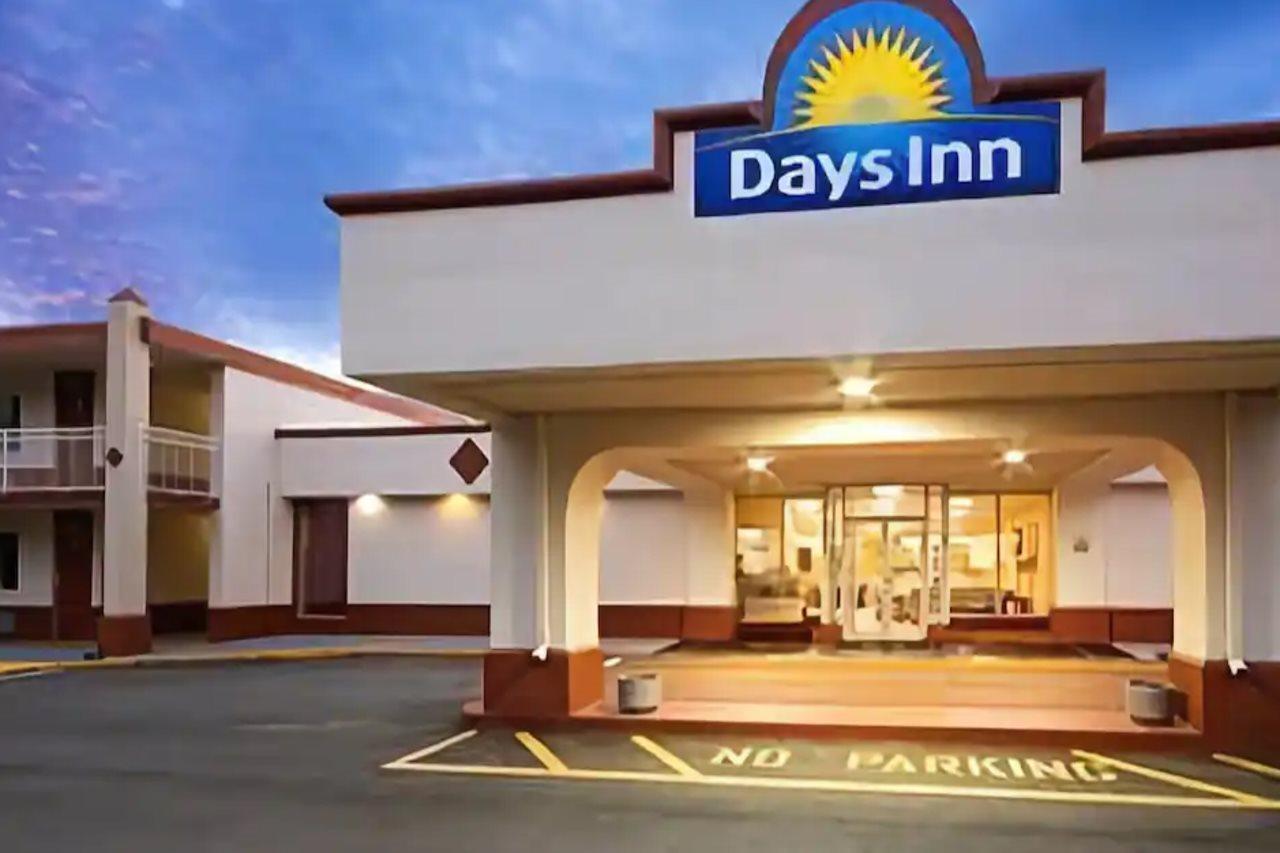 Days Inn By Wyndham Шелби Екстериор снимка