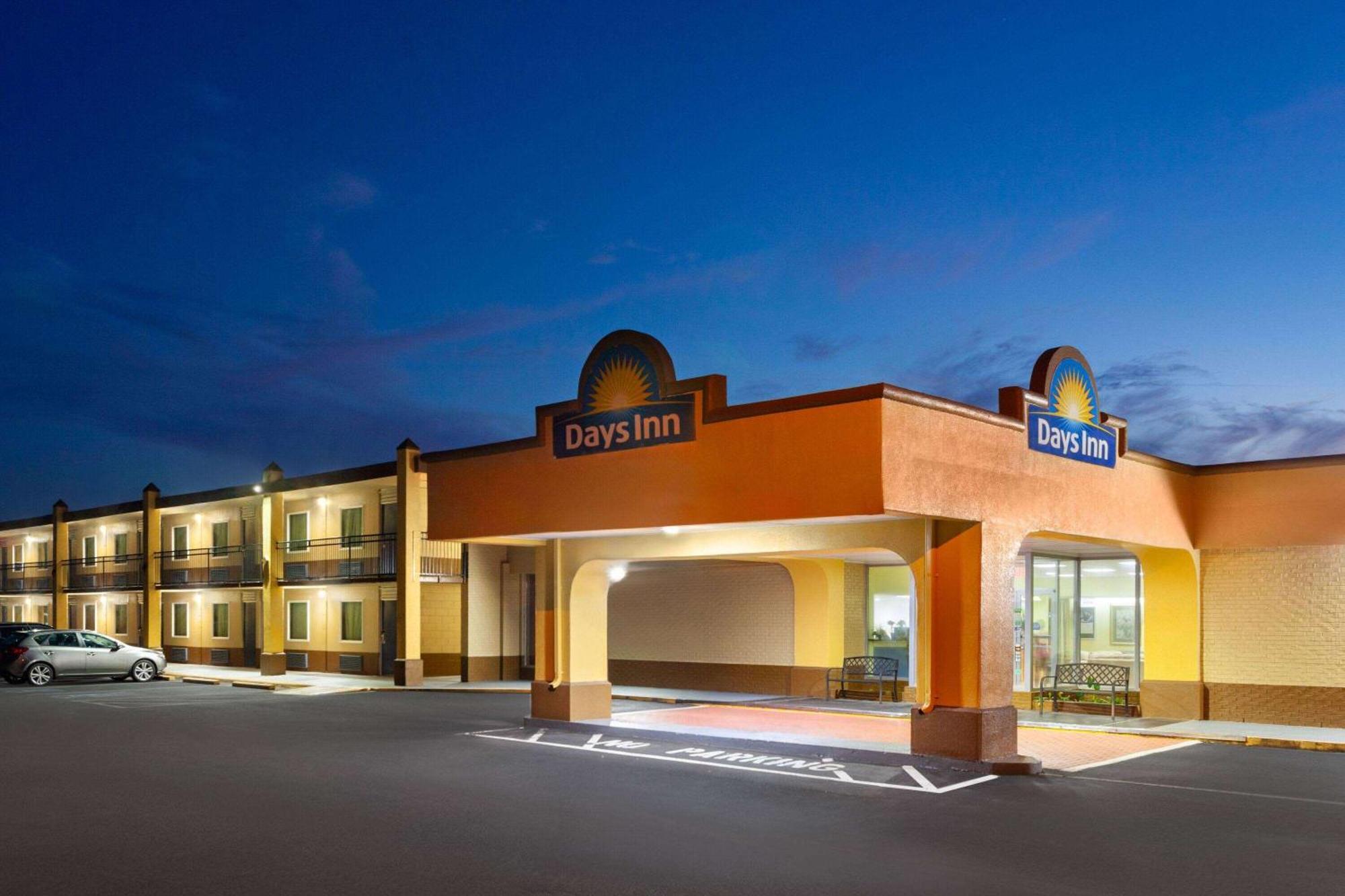 Days Inn By Wyndham Шелби Екстериор снимка