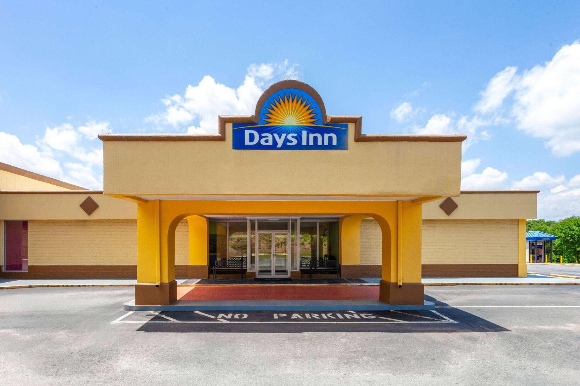 Days Inn By Wyndham Шелби Екстериор снимка