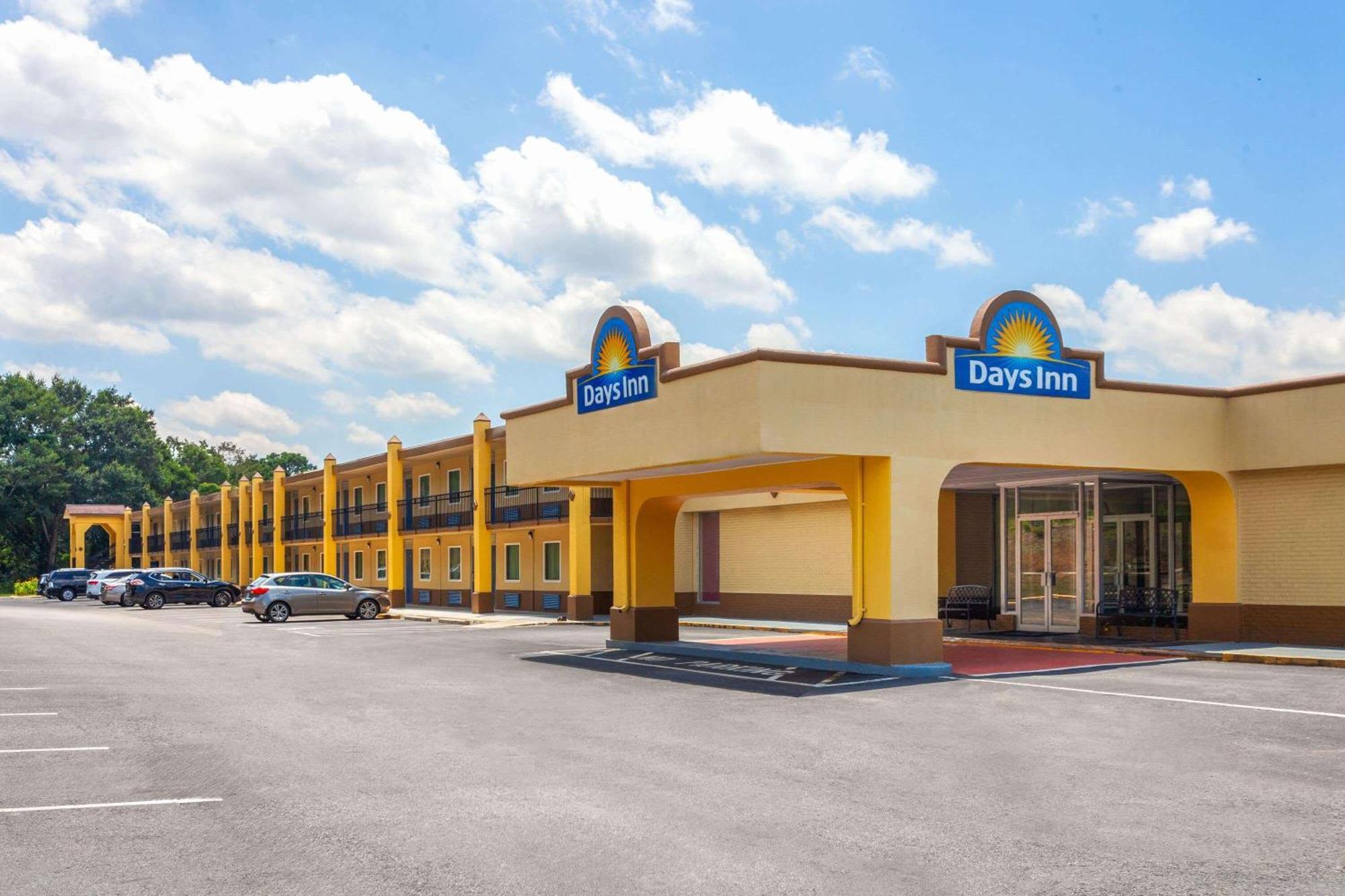Days Inn By Wyndham Шелби Екстериор снимка