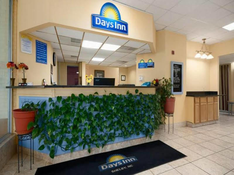 Days Inn By Wyndham Шелби Екстериор снимка
